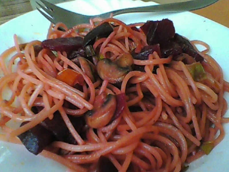 Výborné špagety s červenou řepou